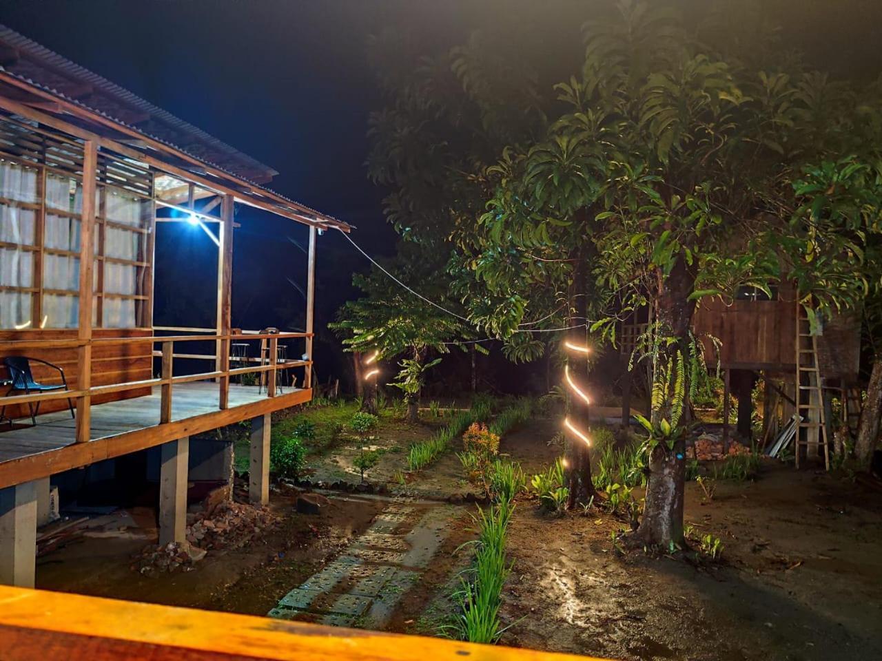 Bua Guesthouse Tangkahan Exterior photo